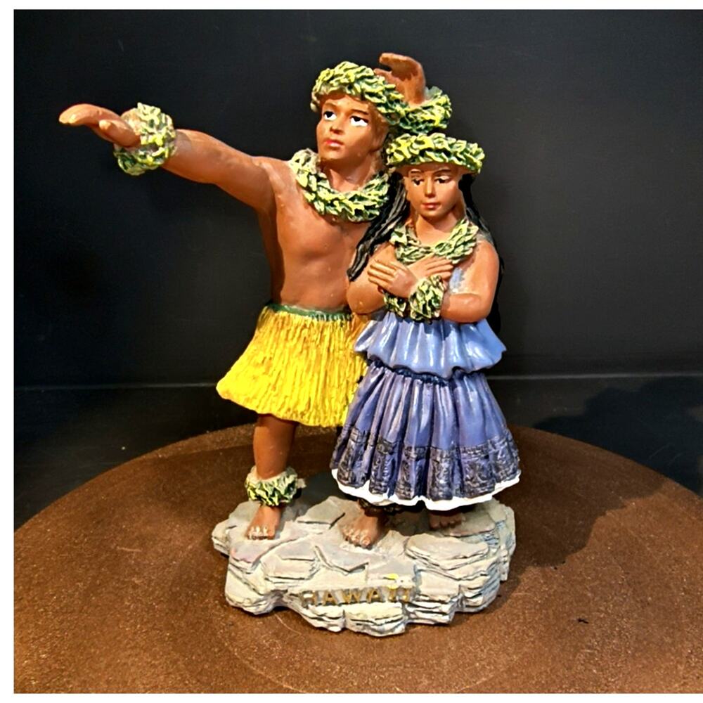 1480. Hawaiian Figurine Hula Dancers
